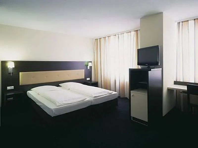 Bristol Hotel - Frankfurt City - Central Station Francoforte sul Meno